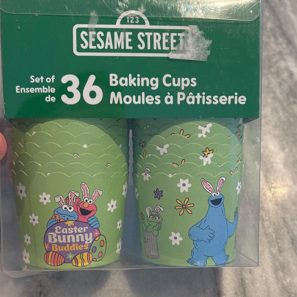 Sesame Street set of 36 Easter baking cups
